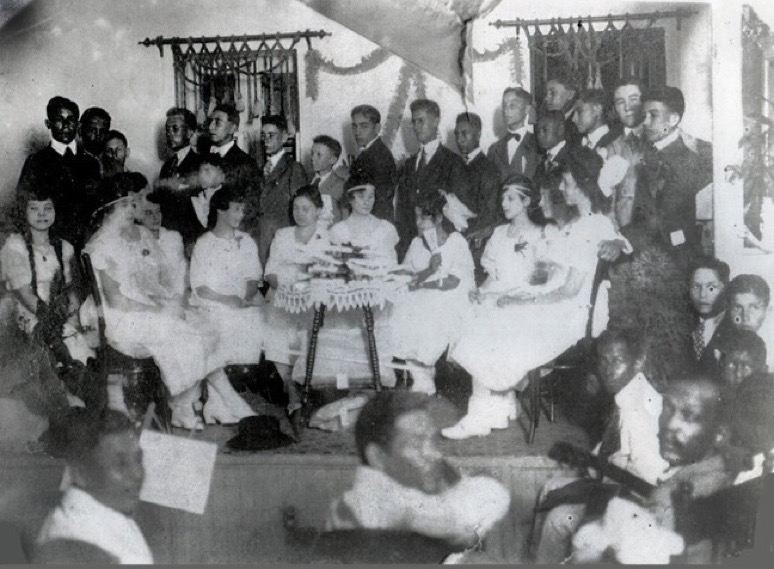 graduandos de octavo grado escuela muñoz rivera celebran fiesta (1920