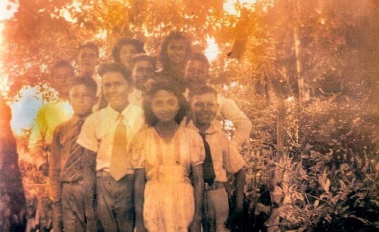 estudiantes del barrio palmarejo con su maestra (1920)